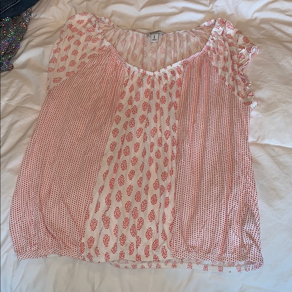 Old Navy white and red shirt. Size XL - Picture 2 of 5